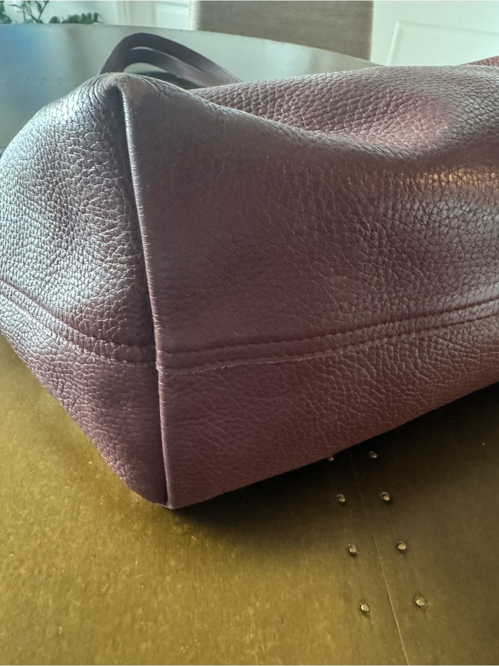 Cuyana Classic Leather Zipper Tote - Burgundy Leather - Picture 6 of 8